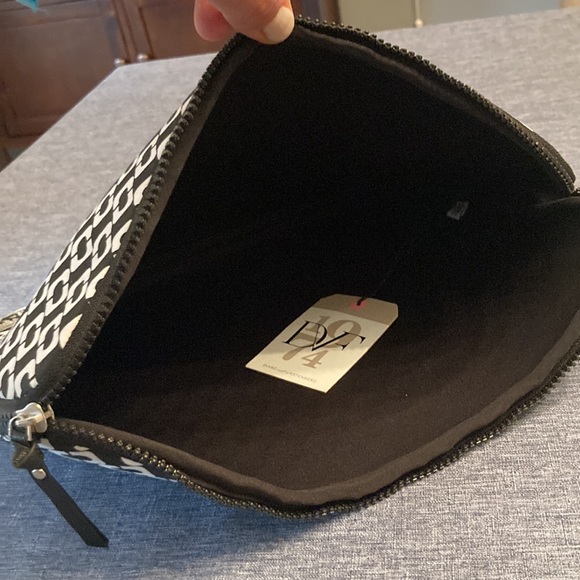 Reversible rectangular pouch for beach essentials. DVF - never worn tags, on. - Picture 5 of 6